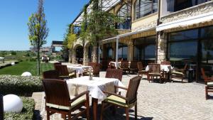 A restaurant or other place to eat at Private Villa 102 with heated pool in BlackSeaRama
