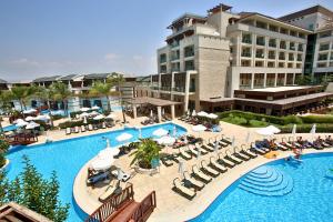 Bazén v ubytování Sunis Kumköy Beach Resort Hotel & Spa nebo v jeho okolí