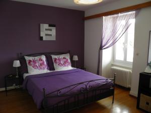 Postel nebo postele na pokoji v ubytování Auberge au Cavalier