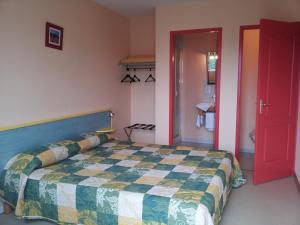 Postel nebo postele na pokoji v ubytování Tour Hôtel