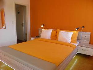 Postel nebo postele na pokoji v ubytování Auberge au Cavalier