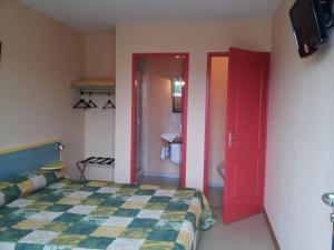 Postel nebo postele na pokoji v ubytování Tour Hôtel
