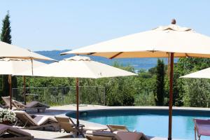 Bazén v ubytování Agriturismo La Valle Di Vico nebo v jeho okolí