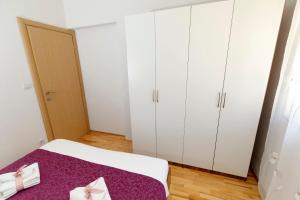 Posteľ alebo postele v izbe v ubytovaní Apartments Sara & Nina