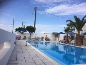Bazén v ubytování Alkyon Hotel nebo v jeho okolí