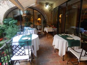 Restoran atau tempat lain untuk makan di Hotel de La Font Peralada