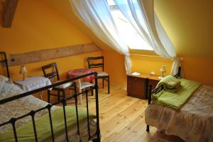 a bedroom with two bunk beds and a window at Siedlisko Jagiele in Jagiele