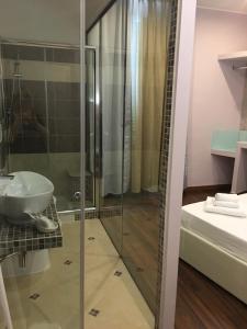 Antico Hotel Moderno的一间浴室