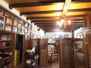 Reštaurácia alebo iné gastronomické zariadenie v ubytovaní Hostal Los Galgos