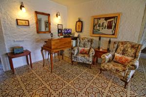 A seating area at Kupina Alaçatı