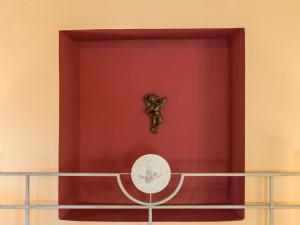 a red door with a cross on a wall at Villa De Loulia in Peroulades