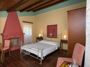 En eller flere senge i et værelse på Villa De Loulia