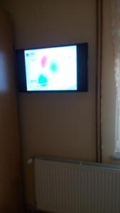 Televízia a/alebo spoločenská miestnosť v ubytovaní Djurdja Apartment