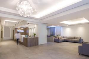 Ntinas Filoxenia Hotel & Spa的休息区