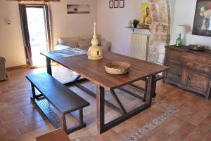 a wooden table and bench in a living room at Stone House Ilovemajella in Pretoro