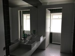 里弗赛德欢迎旅馆的一间浴室