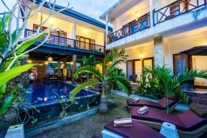 a hotel with a swimming pool and a resort at Nyuh Gading Home Stay in Nusa Lembongan