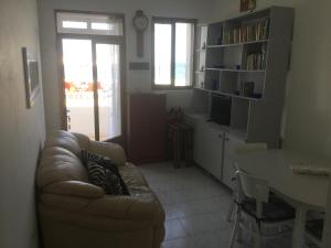 Kuchyň nebo kuchyňský kout v ubytování Beachfront Deluxe Apartment + 8 fotografií