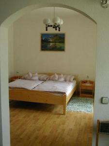 Posteľ alebo postele v izbe v ubytovaní Apartman Németh