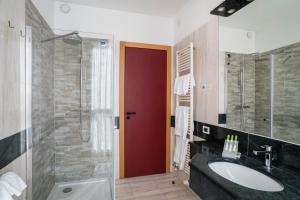 Kúpeľňa v ubytovaní Hotel Lenno