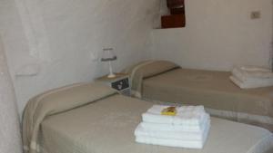 A bed or beds in a room at Aia dei Limoni