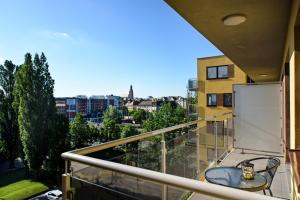 Balkon lub taras w obiekcie Apartamenty City View od WroclawApartament-pl