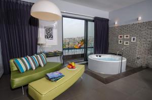 Gallery image of The Fifties suites in Kefar Weradim
