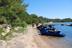 a group of boats parked on the shore of a river at Residence Ribellinu in Pianottoli-Caldarello