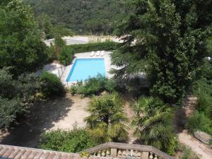 Vue sur la piscine de l'établissement Apart'Hôtel Les 4 Sources ou sur une piscine à proximité