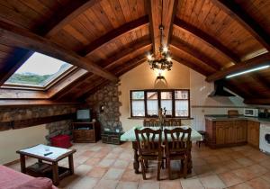 A kitchen or kitchenette at El Invernal de Picos