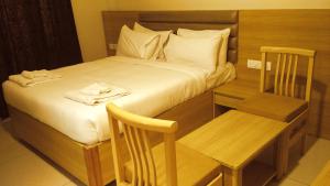 Postel nebo postele na pokoji v ubytování Hotel Ashoka