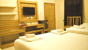 Postel nebo postele na pokoji v ubytování Hotel Ashoka