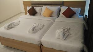 Postel nebo postele na pokoji v ubytování Hotel Ashoka