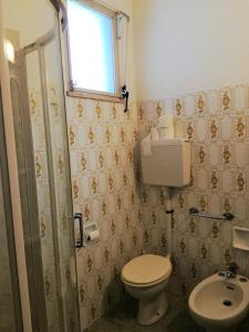 A bathroom at Hotel Mucciolini
