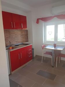 Kuchyňa alebo kuchynka v ubytovaní Apartments Megi