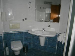 Koupelna v ubytování Hotel Neva