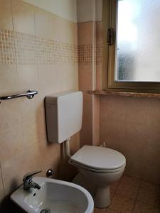A bathroom at Hotel Mucciolini