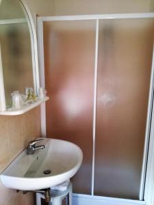 A bathroom at Hotel Mucciolini