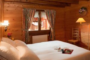 Postel nebo postele na pokoji v ubytování Logis Hôtel Restaurant Neuhauser