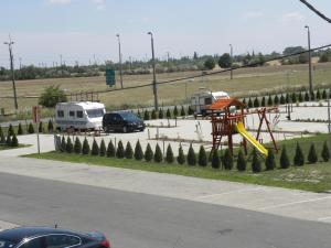 Zdjęcie z galerii obiektu Hotel Rózsa Csárda w mieście Hegyeshalom