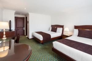 Postel nebo postele na pokoji v ubytování Hotel Embassy Park