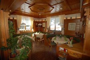 Зона вітальні в Alpengasthof Grobbauer