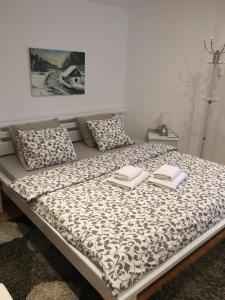 Katil atau katil-katil dalam bilik di House Zupan