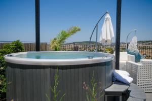 Gambar di galeri bagi The Fifties suites di Kefar Weradim