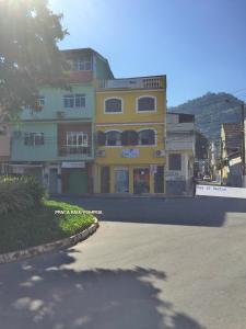 a yellow building on the side of a street at Hostel365 in Angra dos Reis