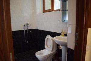 Koupelna v ubytování Valetta hotel Tsaghkadzor + 37 fotografií