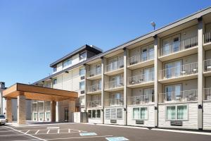 a large apartment building with a parking lot at Country Inn & Suites by Radisson Downtown, Gatlinburg, TN in Gatlinburg
