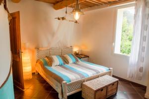 Ένα ή περισσότερα κρεβάτια σε δωμάτιο στο B&B Le Manoir De Gemenos