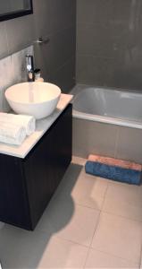 Ένα μπάνιο στο PALERMO Pont Bleu +9 φωτογραφίες