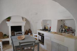 Kuchyň nebo kuchyňský kout v ubytování Trullo Piccola Contrada + 21 fotografií